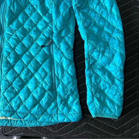 Women’s North Face Packable Lightweight Jacket - Picture 5 of 12